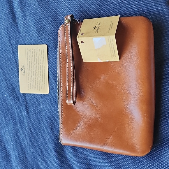 New with tags Patricia Nash Brown clutch - Picture 3 of 4